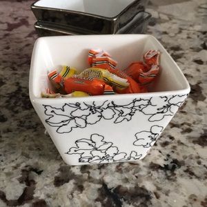 CIROA black white catchall floral